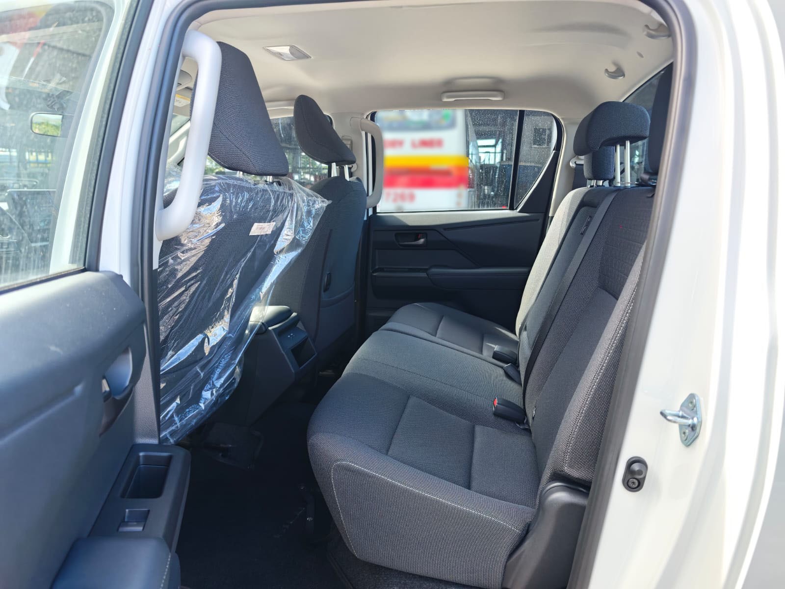 2026 TOYOTA HILUX DOUBLE CAB E 2.8 4WD MT White image 20