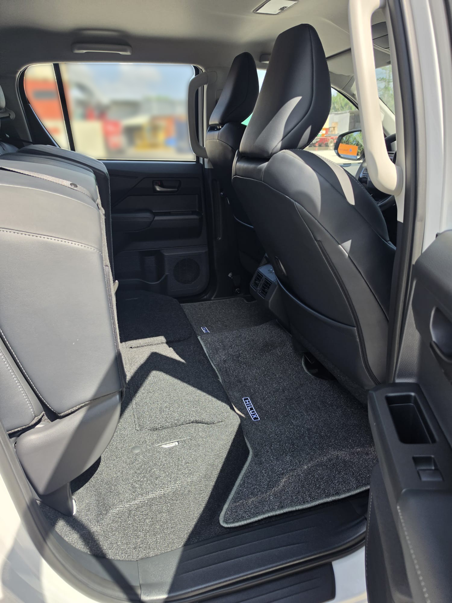 2026 TOYOTA HILUX DOUBLE CAB TRAILHUNTER 2.8 4WD AT White image 18