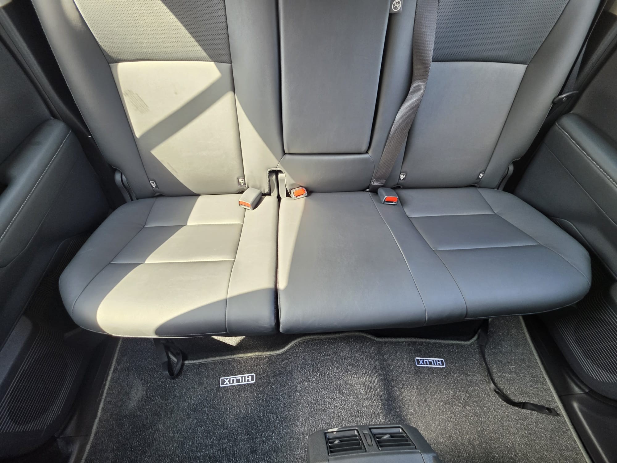 2026 TOYOTA HILUX DOUBLE CAB TRAILHUNTER 2.8 4WD AT White image 20