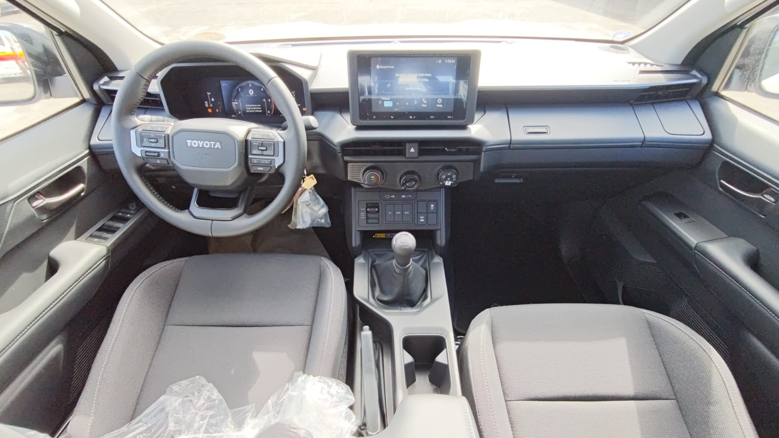 2026 TOYOTA HILUX DOUBLE CAB E 2.8 4WD MT White image 26
