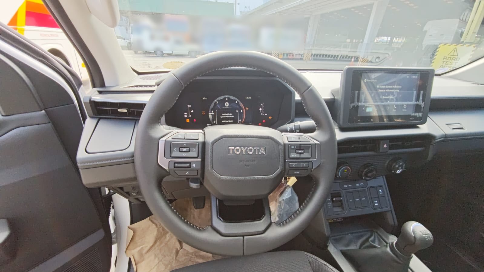 2026 TOYOTA HILUX DOUBLE CAB E 2.8 4WD MT White image 27