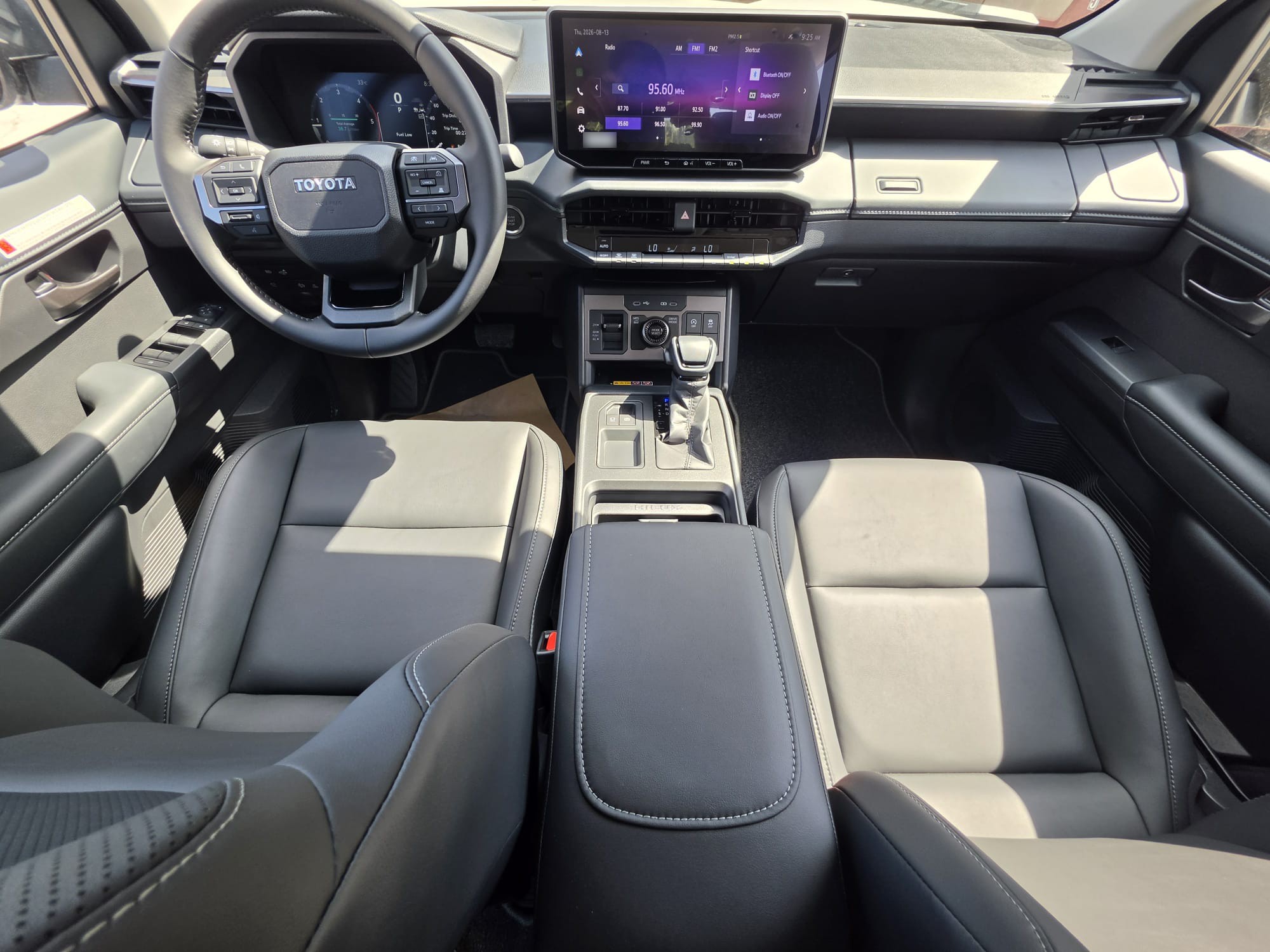 2026 TOYOTA HILUX DOUBLE CAB TRAILHUNTER 2.8 4WD AT White image 24