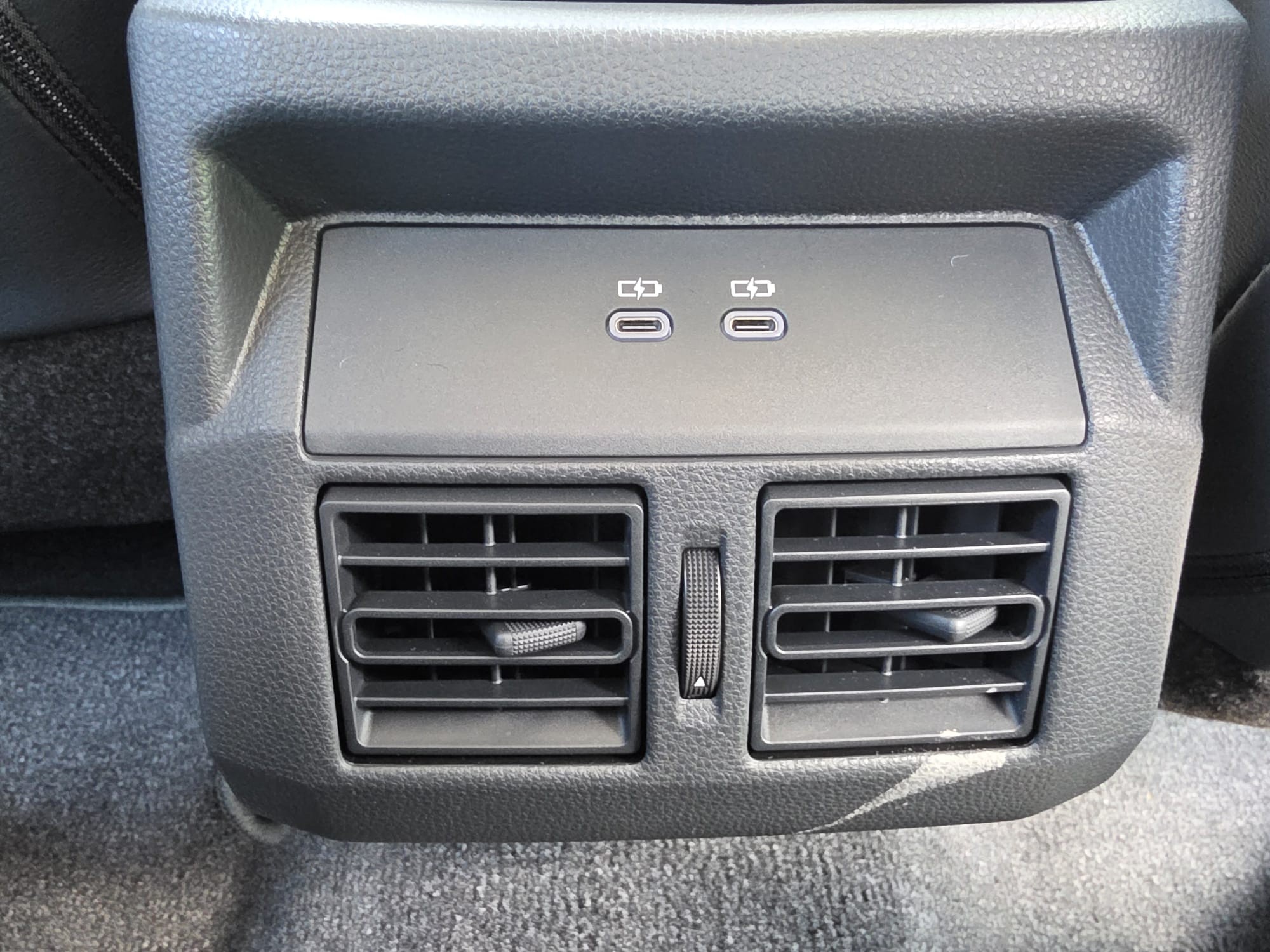 2026 TOYOTA HILUX DOUBLE CAB TRAILHUNTER 2.8 4WD AT White image 28