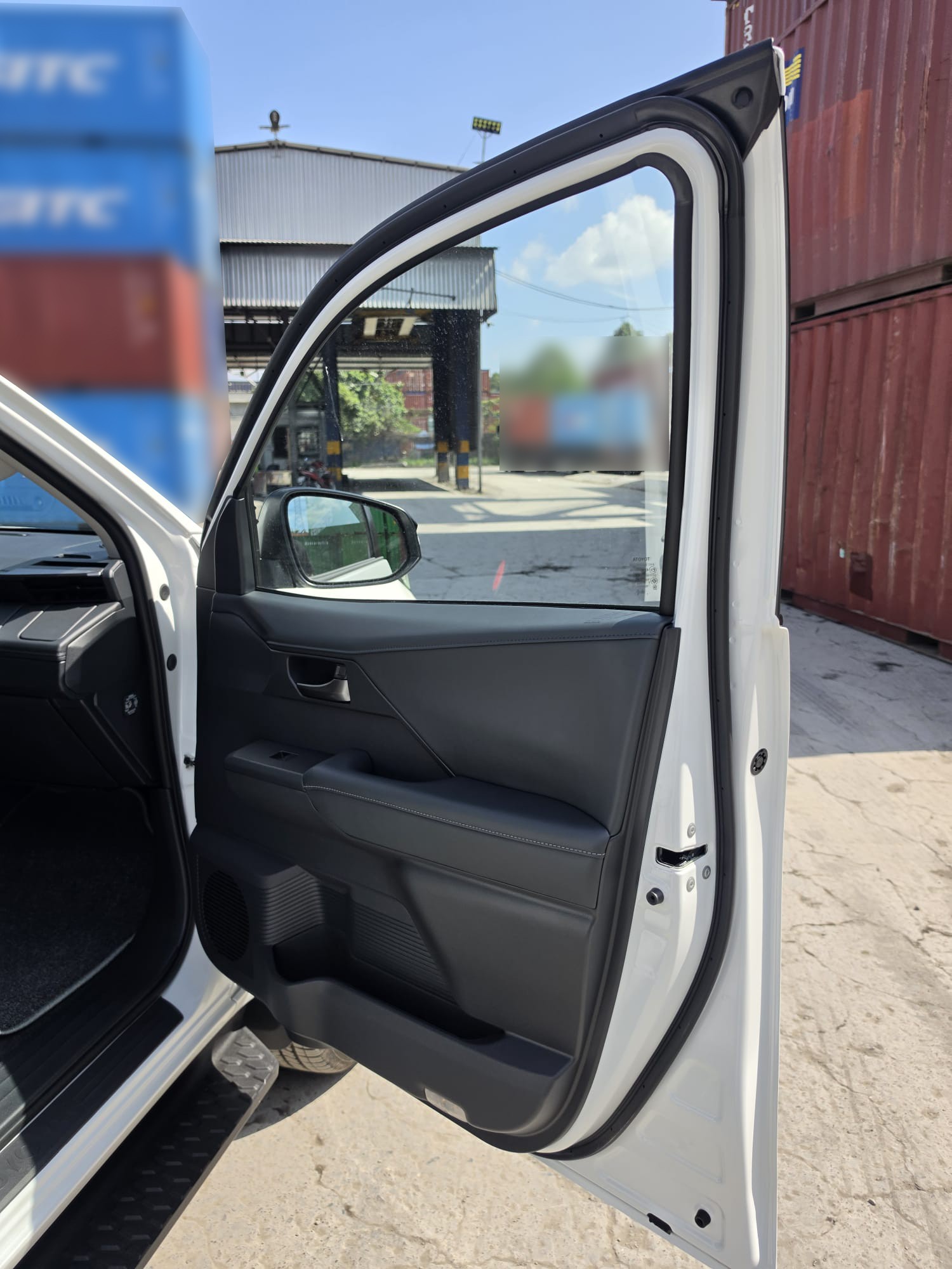 2026 TOYOTA HILUX DOUBLE CAB TRAILHUNTER 2.8 4WD AT White image 32