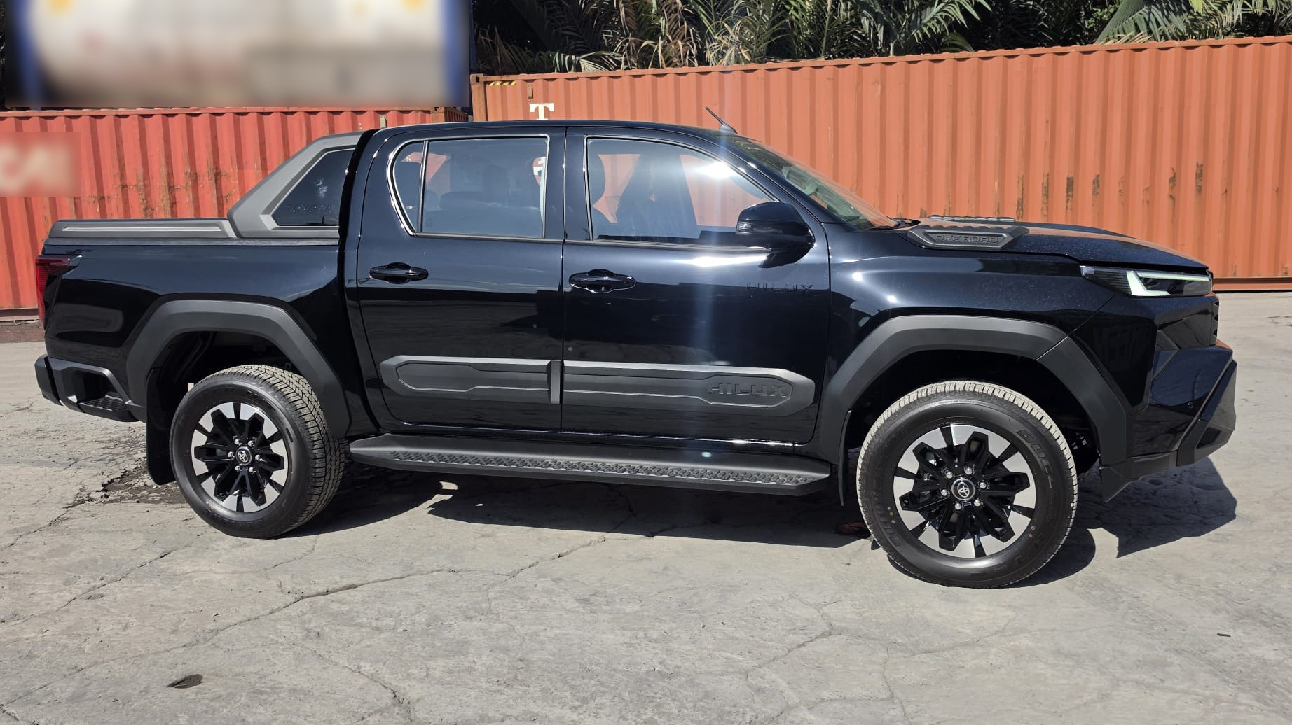 2026 TOYOTA HILUX DOUBLE CAB TRAILHUNTER 2.8 4WD AT Black image 6