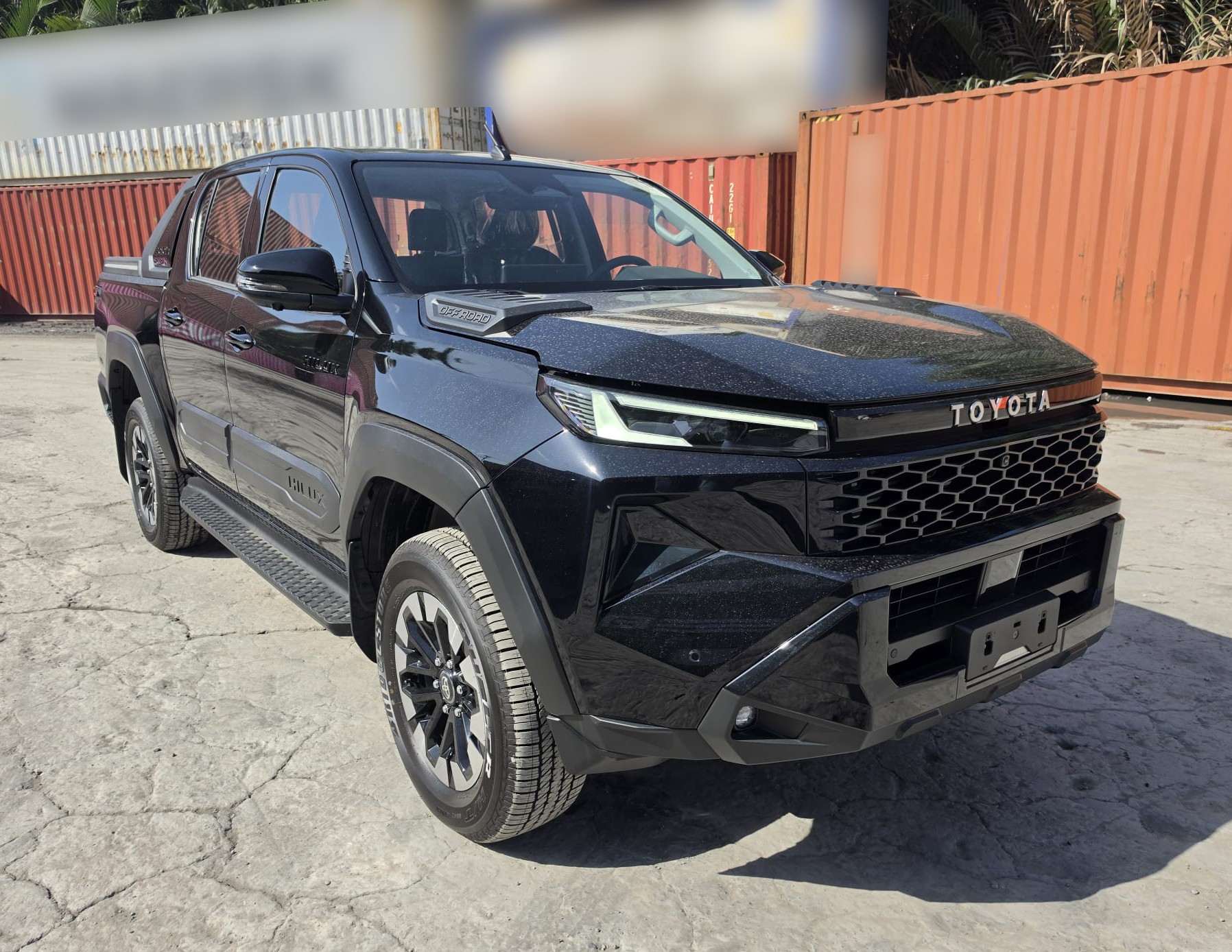 2026 TOYOTA HILUX DOUBLE CAB TRAILHUNTER 2.8 4WD AT Black image 7