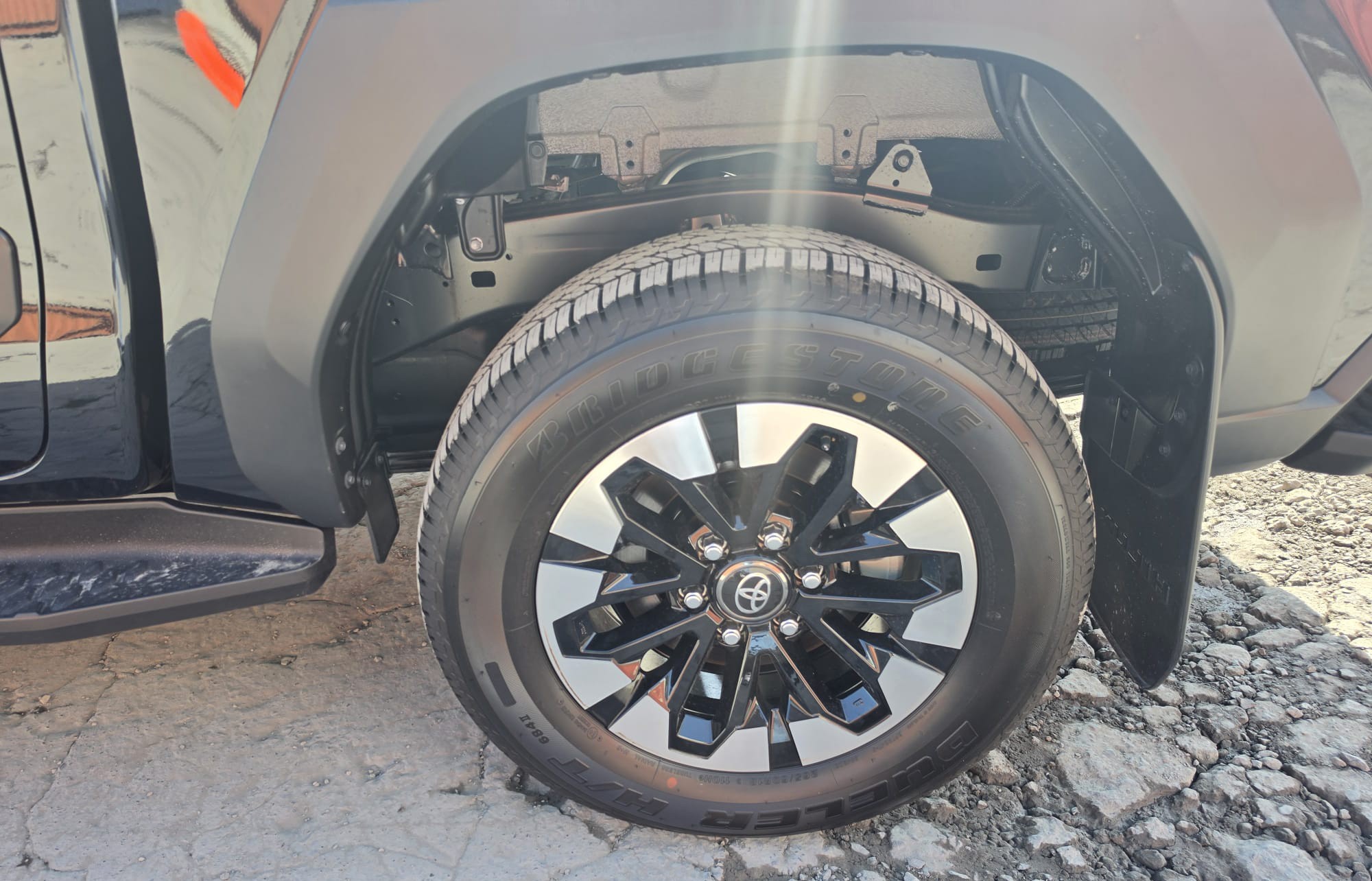 2026 TOYOTA HILUX DOUBLE CAB TRAILHUNTER 2.8 4WD AT Black image 8