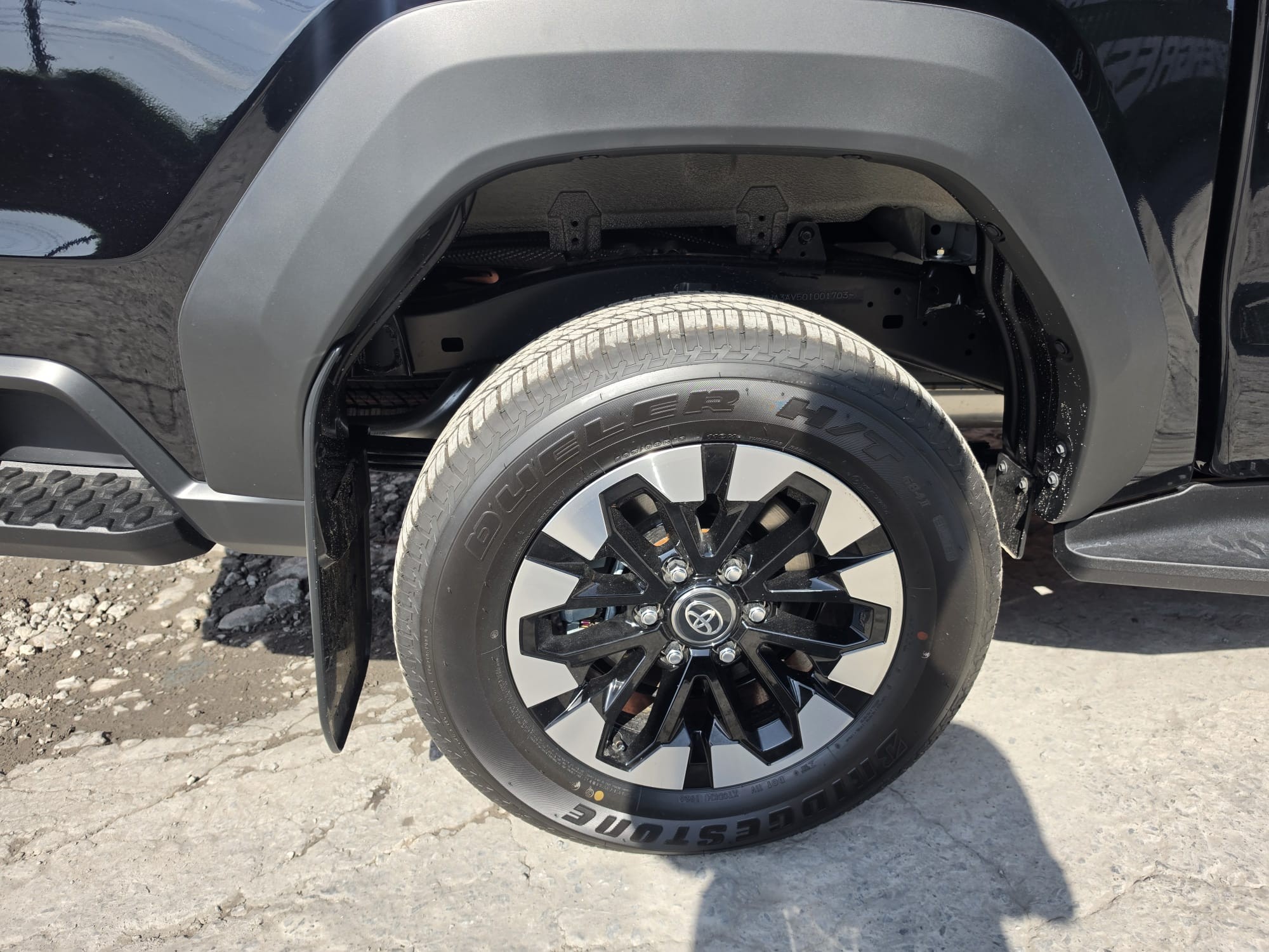 2026 TOYOTA HILUX DOUBLE CAB TRAILHUNTER 2.8 4WD AT Black image 9