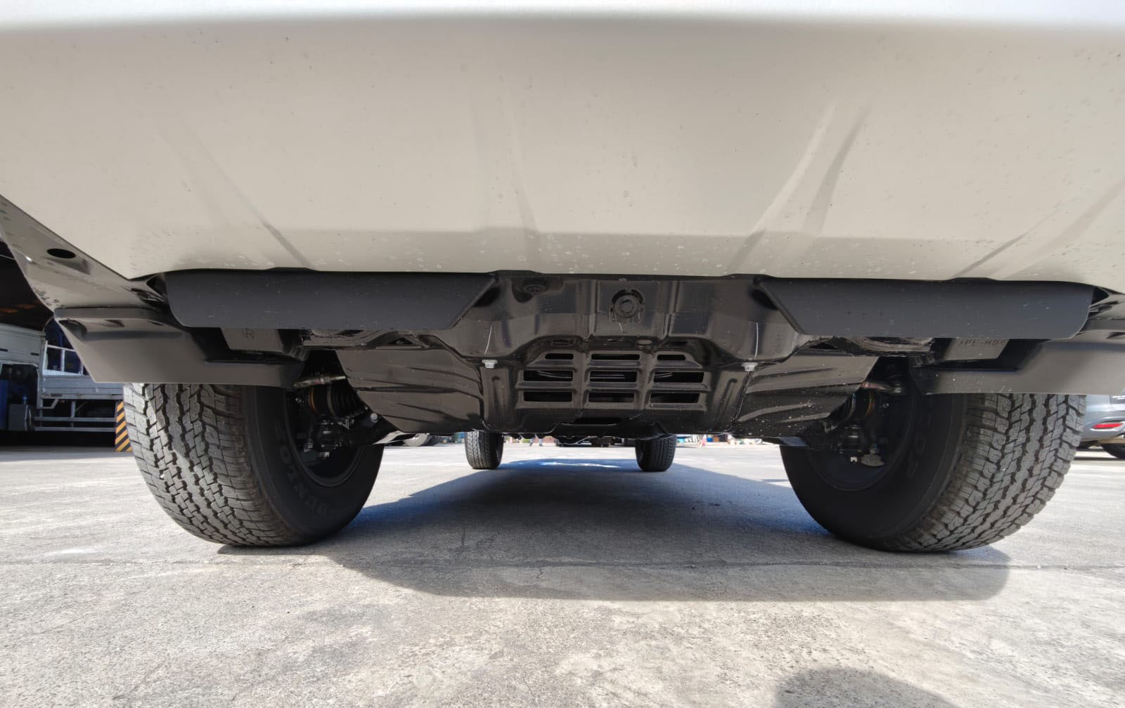 2026 TOYOTA HILUX DOUBLE CAB E 2.8 4WD MT Silver image 14