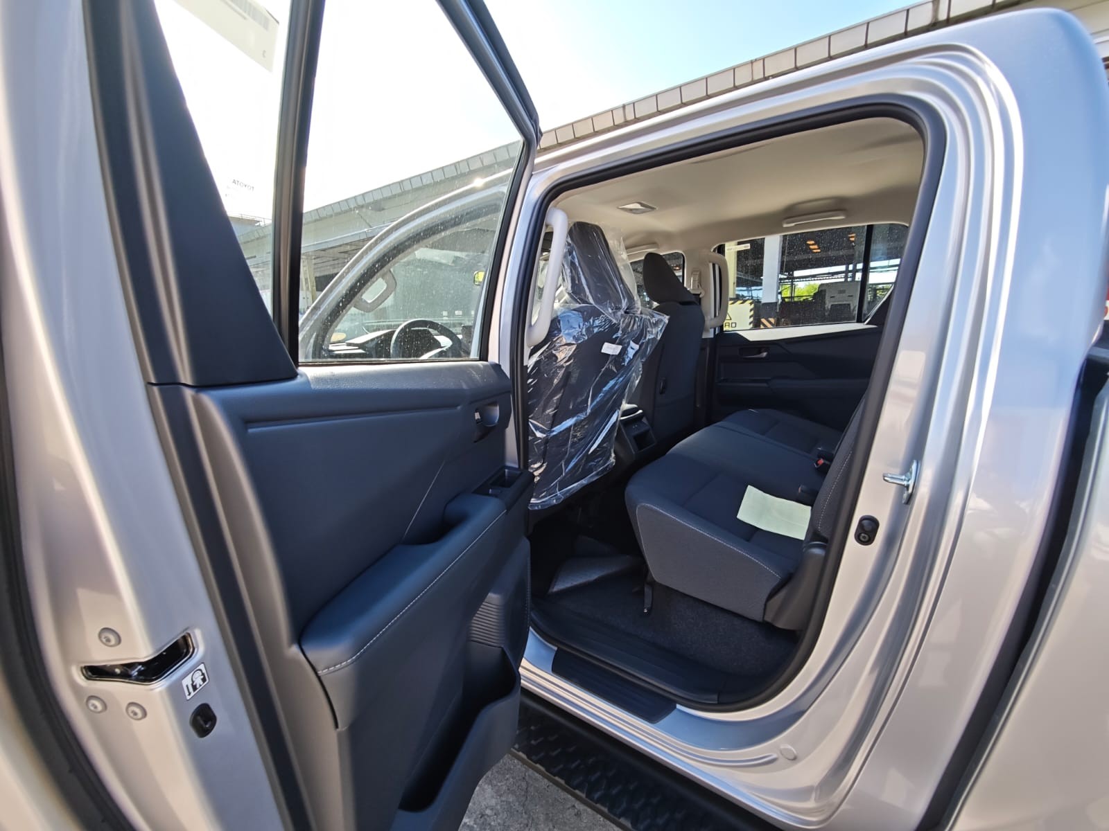 2026 TOYOTA HILUX DOUBLE CAB E 2.8 4WD MT Silver image 20