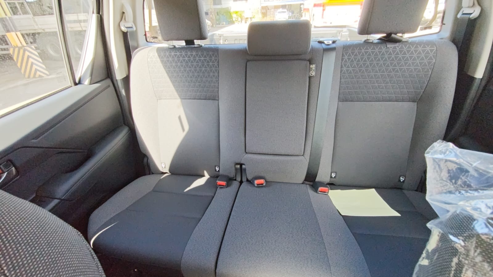 2026 TOYOTA HILUX DOUBLE CAB E 2.8 4WD MT Silver image 23