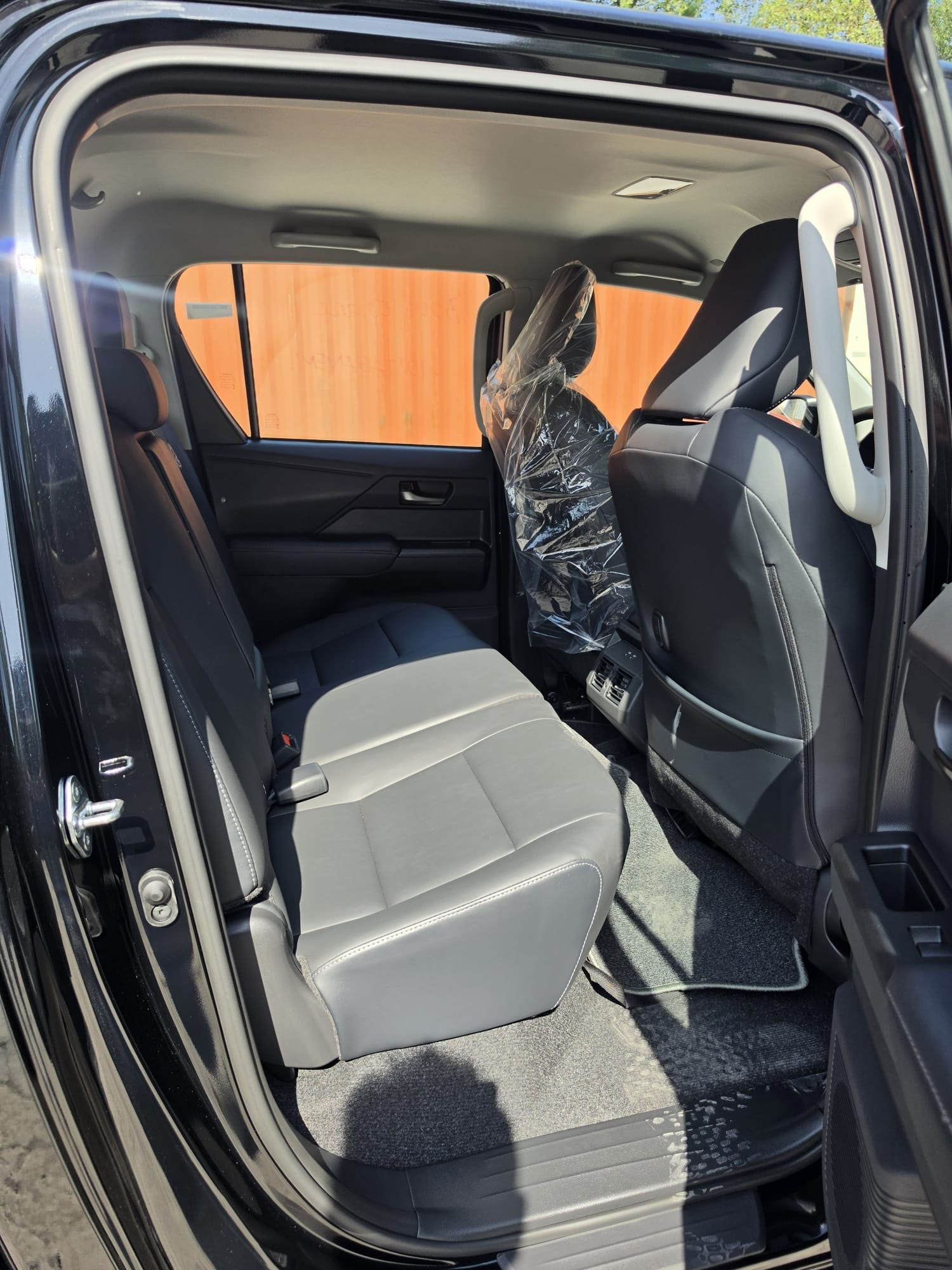 2026 TOYOTA HILUX DOUBLE CAB TRAILHUNTER 2.8 4WD AT Black image 17