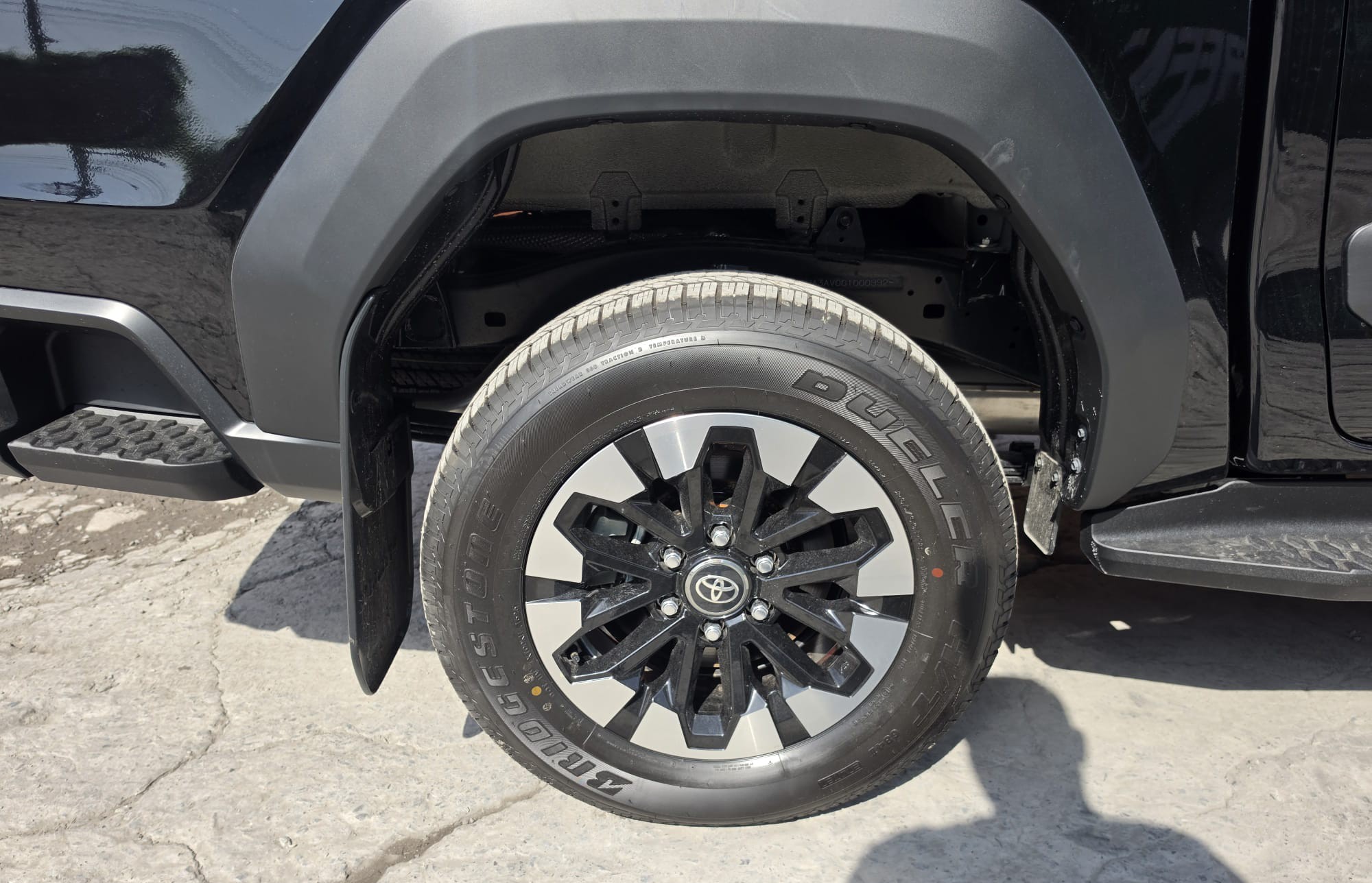 2026 TOYOTA HILUX DOUBLE CAB TRAILHUNTER 2.8 4WD AT Black image 10