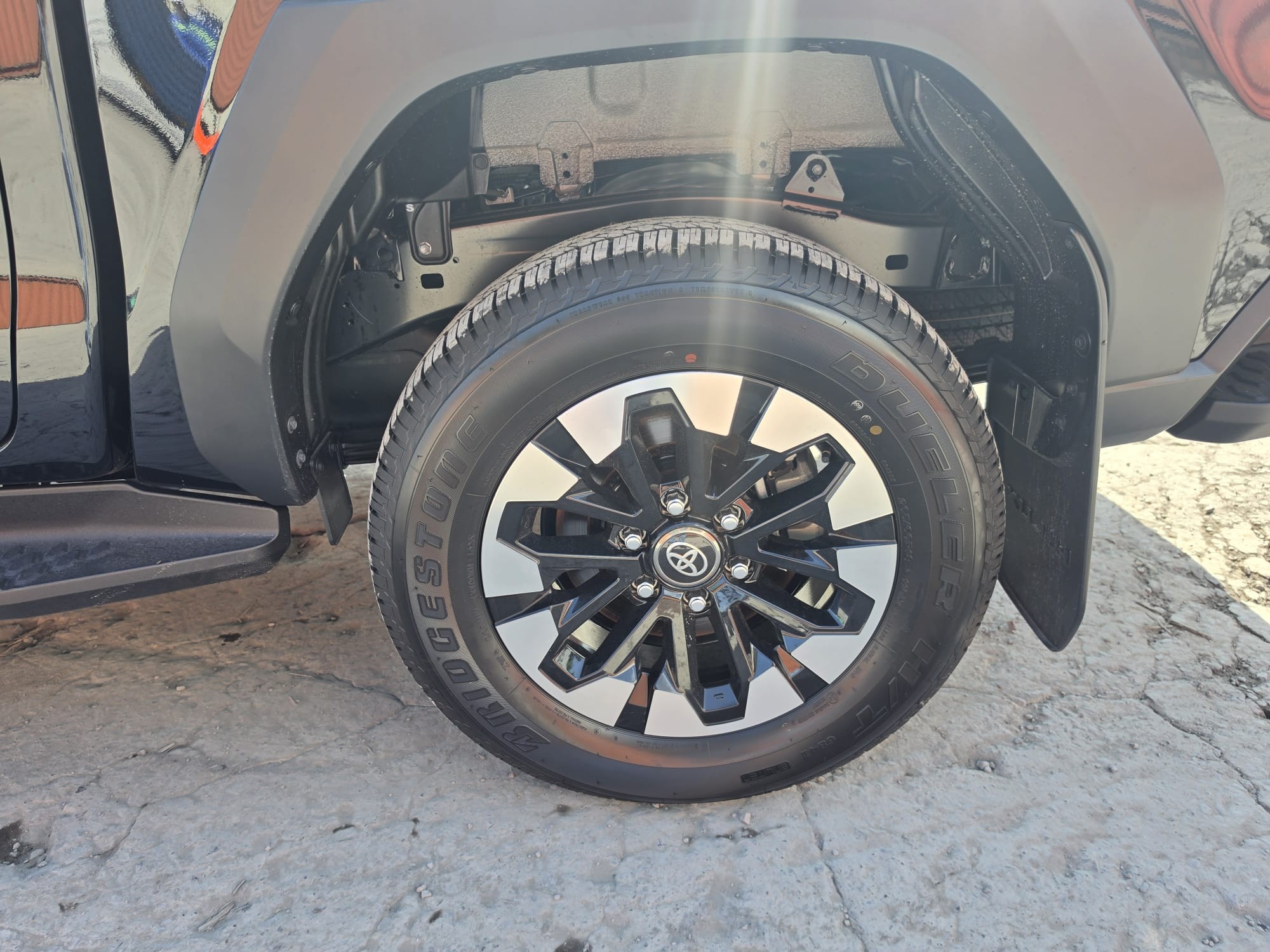 2026 TOYOTA HILUX DOUBLE CAB TRAILHUNTER 2.8 4WD AT Black image 11
