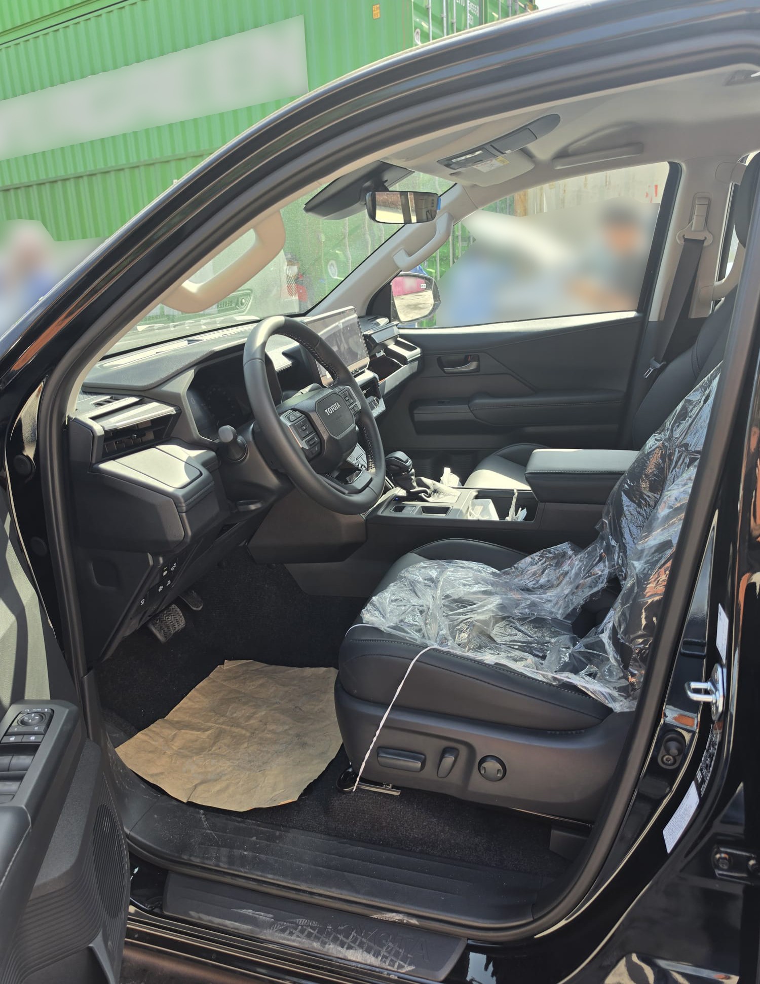 2026 TOYOTA HILUX DOUBLE CAB TRAILHUNTER 2.8 4WD AT Black image 15