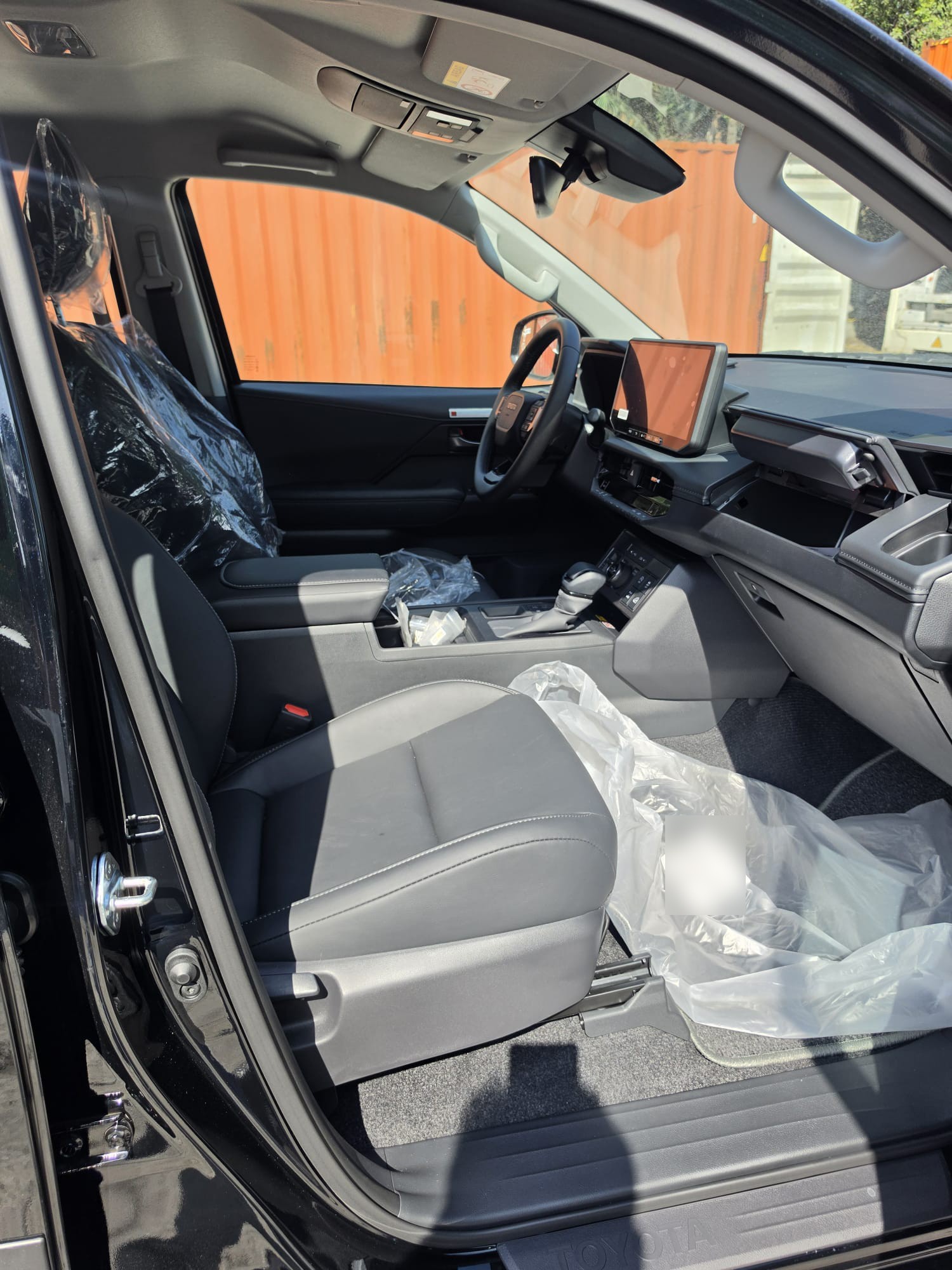 2026 TOYOTA HILUX DOUBLE CAB TRAILHUNTER 2.8 4WD AT Black image 16