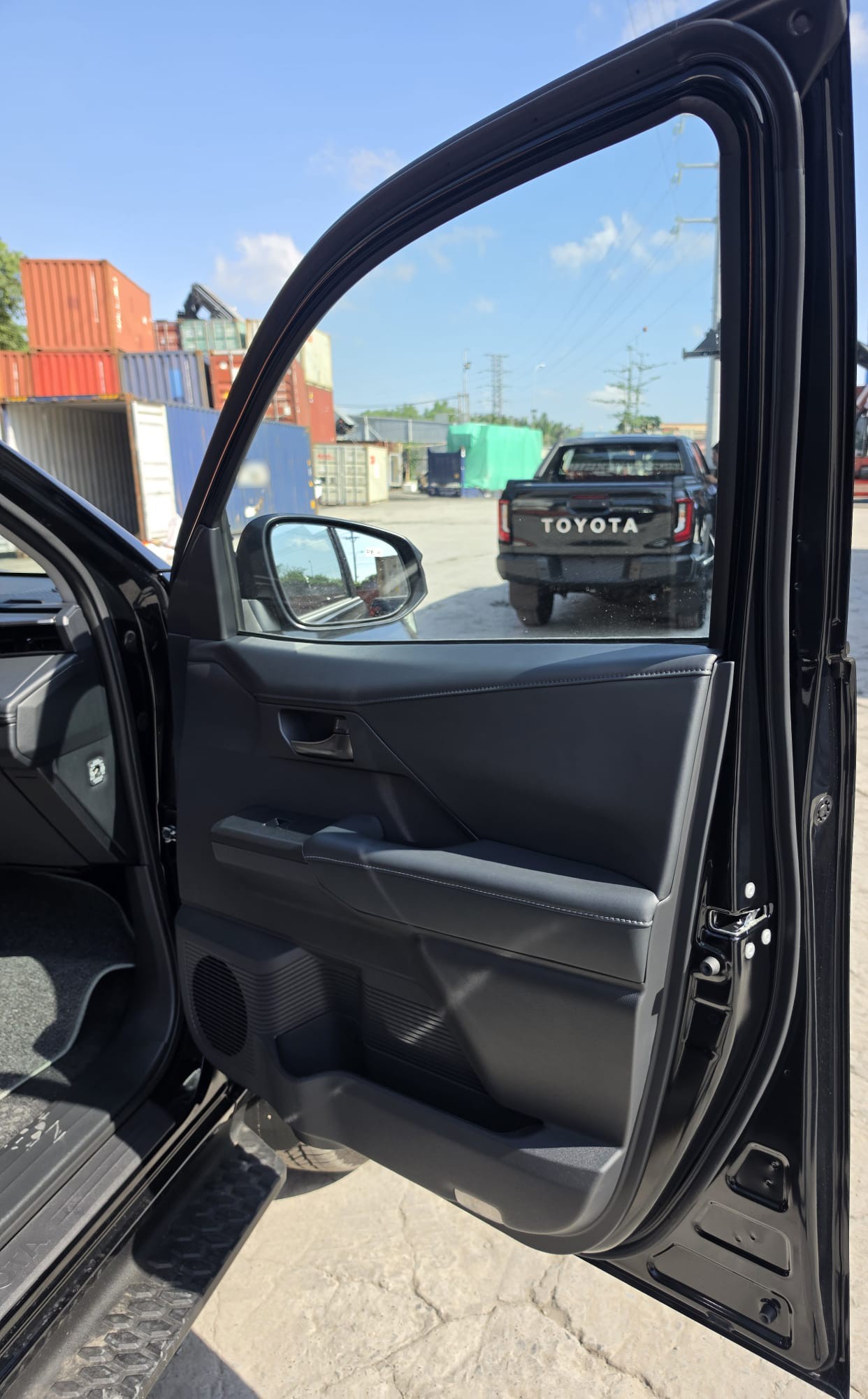 2026 TOYOTA HILUX DOUBLE CAB TRAILHUNTER 2.8 4WD AT Black image 29