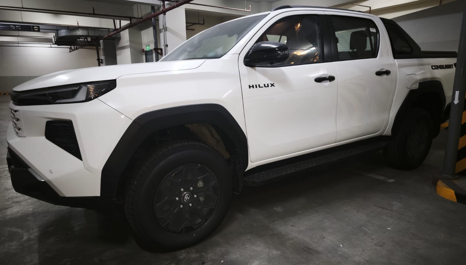 2026 TOYOTA HILUX DOUBLE CAB CONQUEST 2.8 2WD AT White image 2