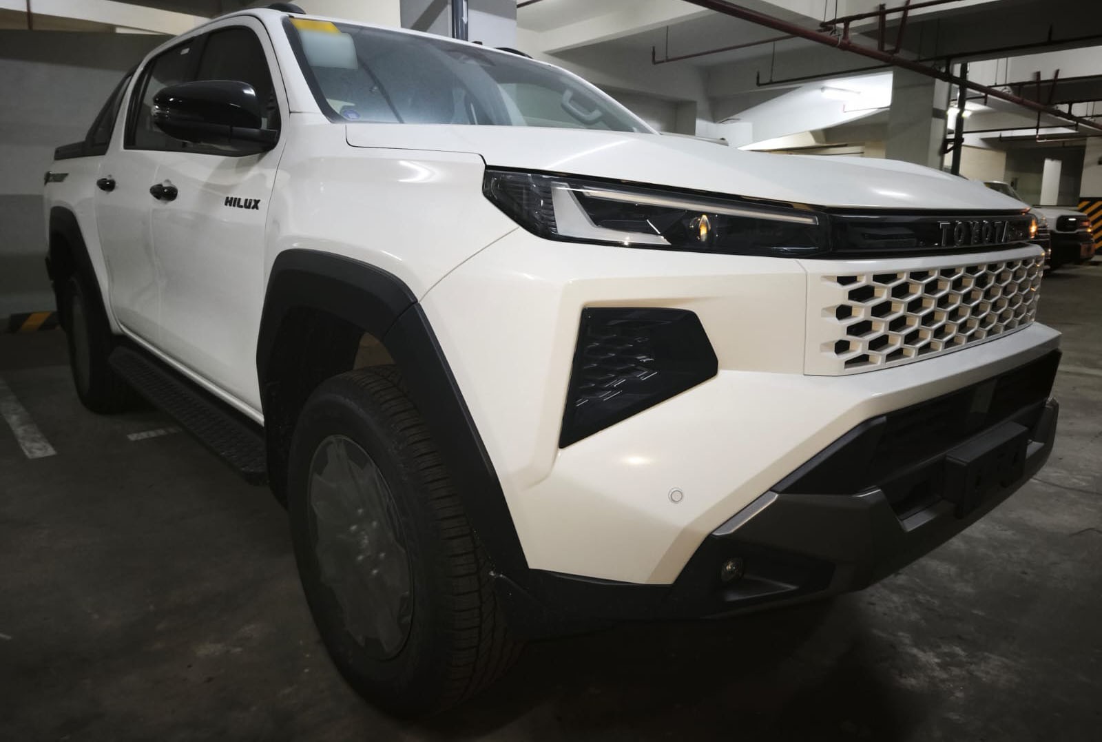 2026 TOYOTA HILUX DOUBLE CAB CONQUEST 2.8 2WD AT White image 8