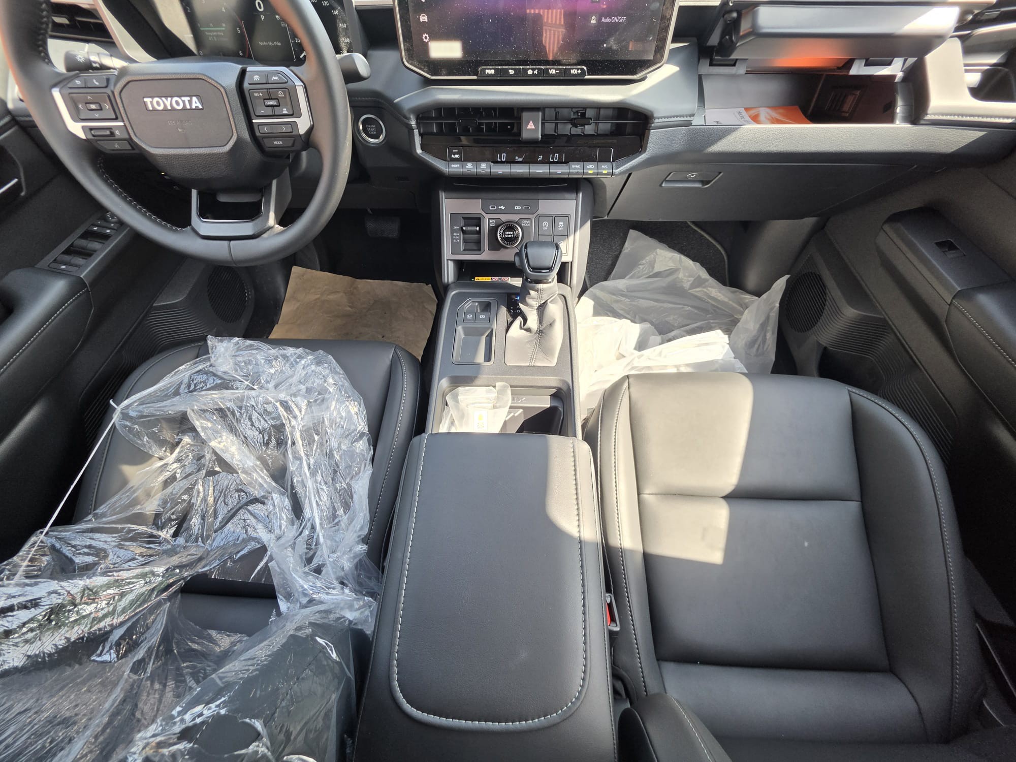 2026 TOYOTA HILUX DOUBLE CAB TRAILHUNTER 2.8 4WD AT Black image 23