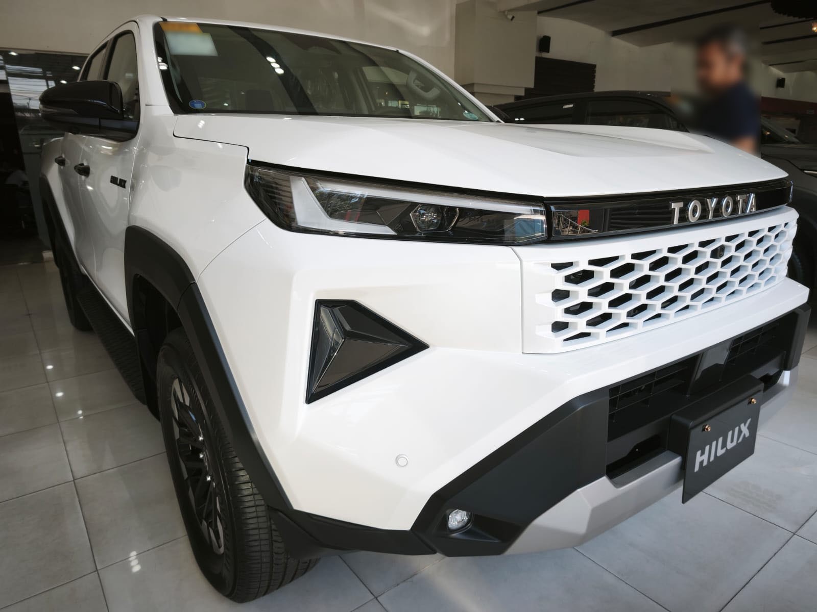 2026 TOYOTA HILUX DOUBLE CAB V 2.8 4WD MT White image 9