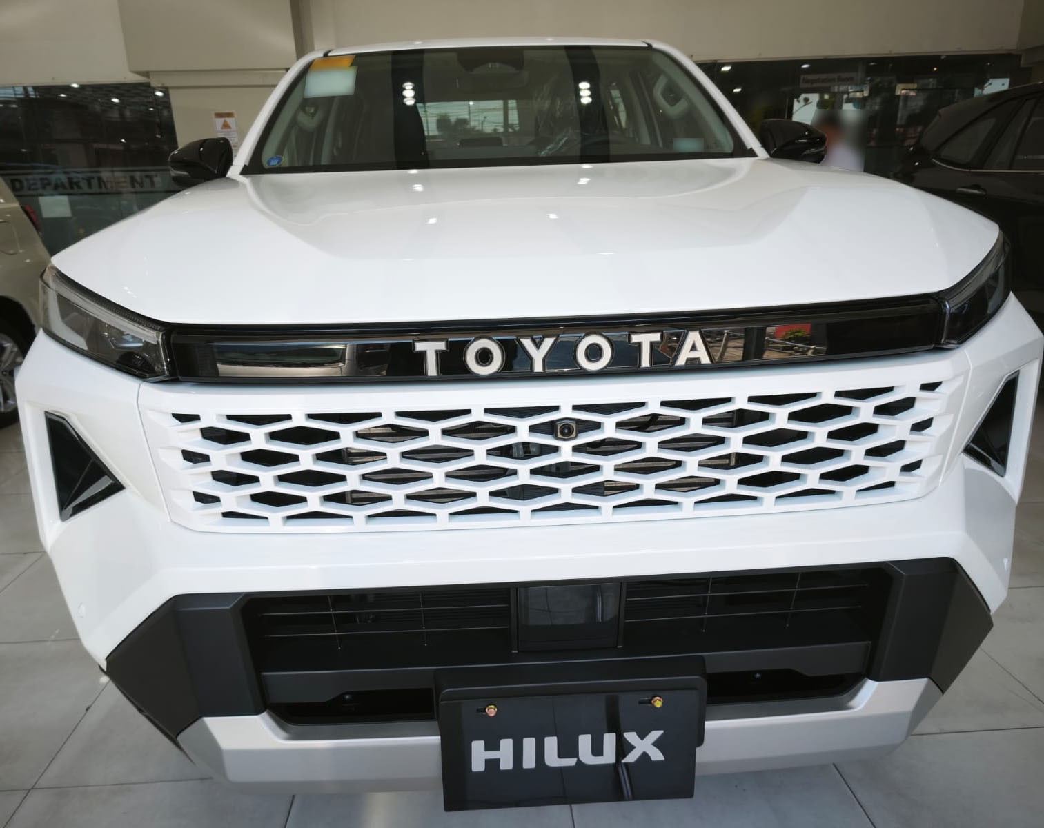 2026 TOYOTA HILUX DOUBLE CAB V 2.8 4WD MT White image 10