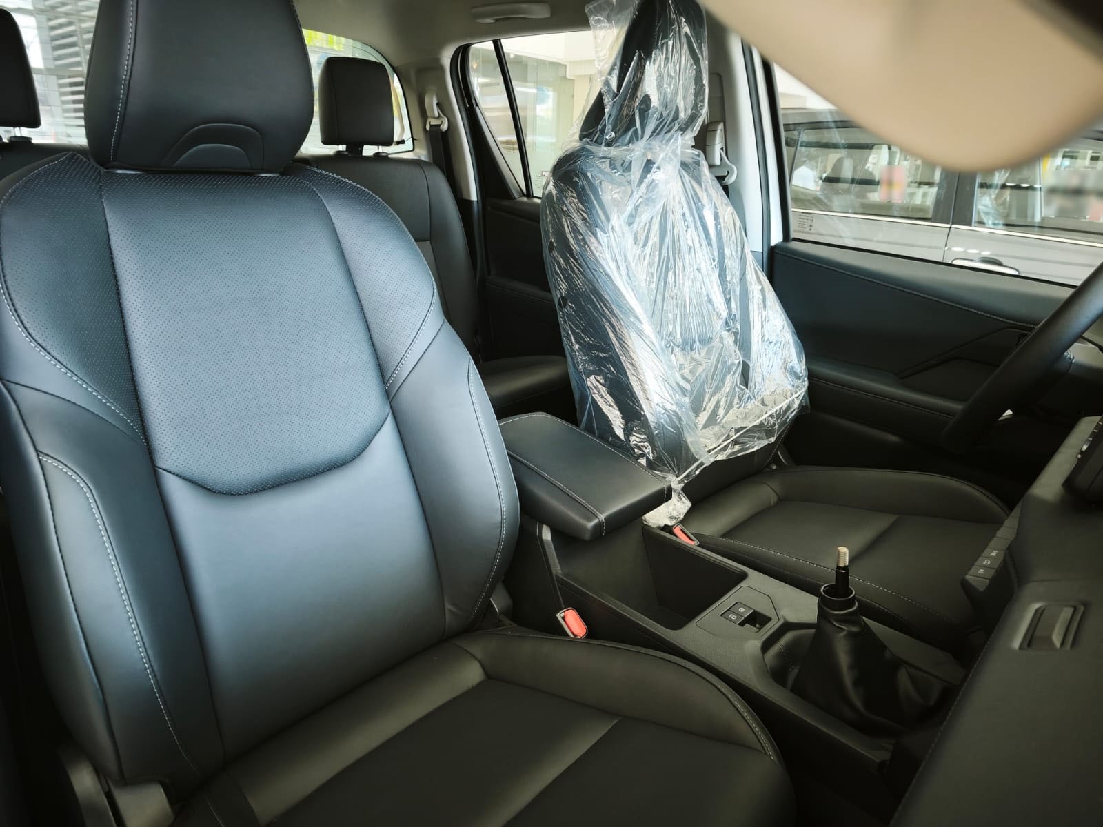 2026 TOYOTA HILUX DOUBLE CAB V 2.8 4WD MT White image 18
