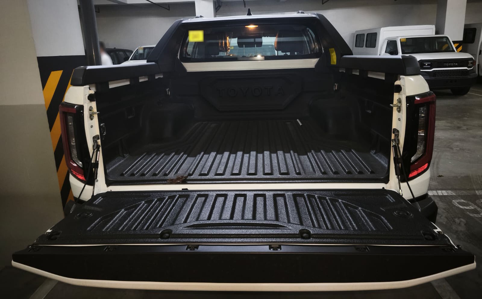 2026 TOYOTA HILUX DOUBLE CAB CONQUEST 2.8 2WD AT White image 26