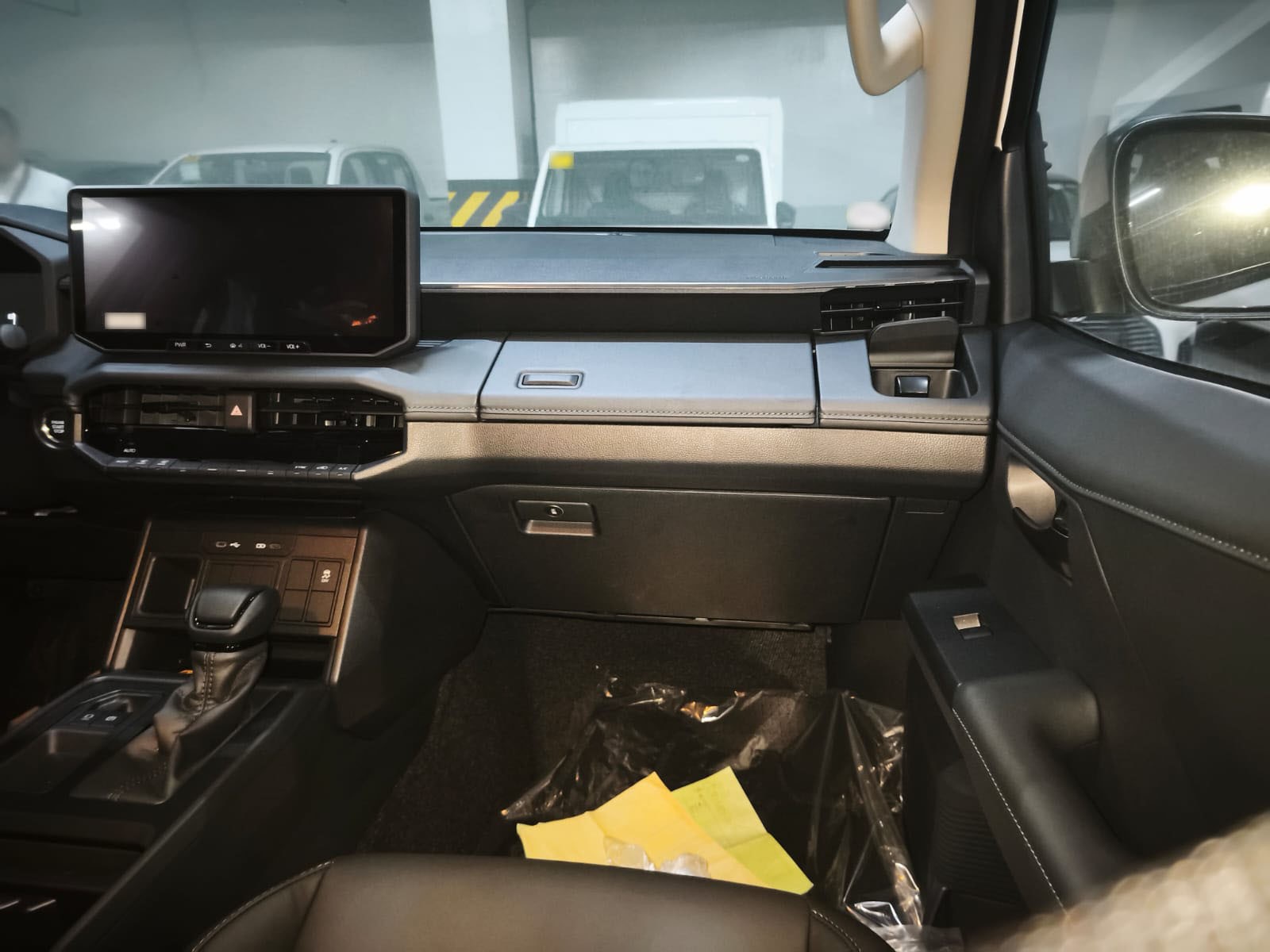 2026 TOYOTA HILUX DOUBLE CAB CONQUEST 2.8 2WD AT White image 31