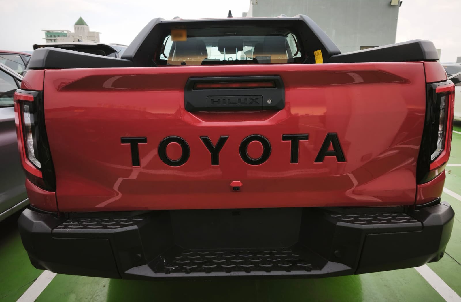 2026 TOYOTA HILUX DOUBLE CAB CONQUEST 2.8 4WD AT Red image 5
