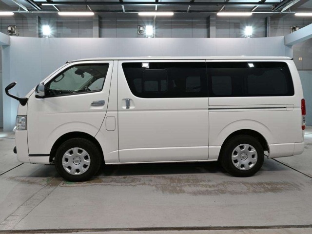 TOYOTA HIACE VAN image 11