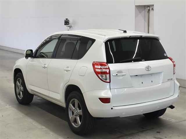 TOYOTA RAV4 image 8