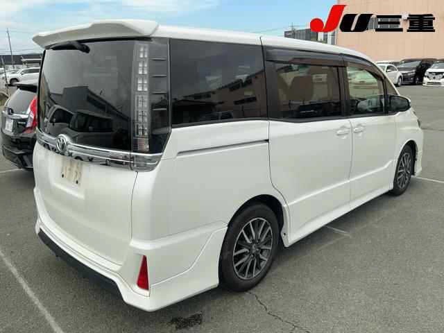 TOYOTA VOXY 2015 image 7