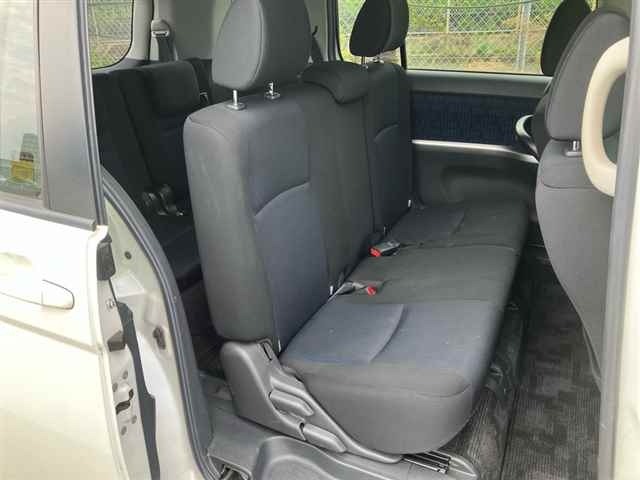 TOYOTA ISIS image 2
