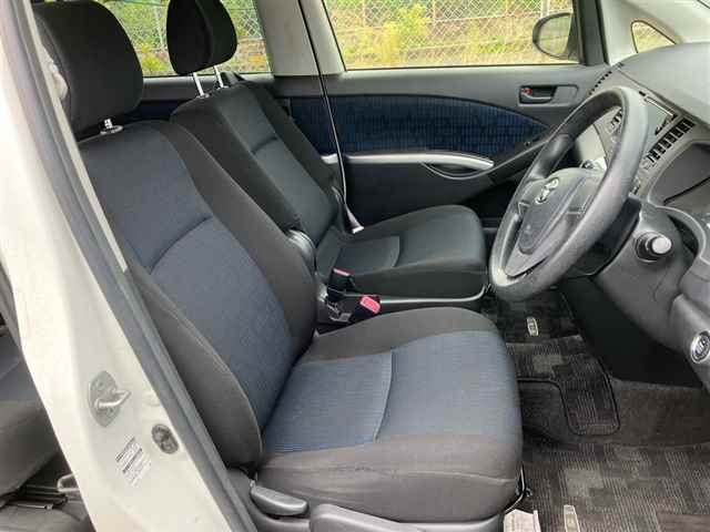 TOYOTA ISIS image 3