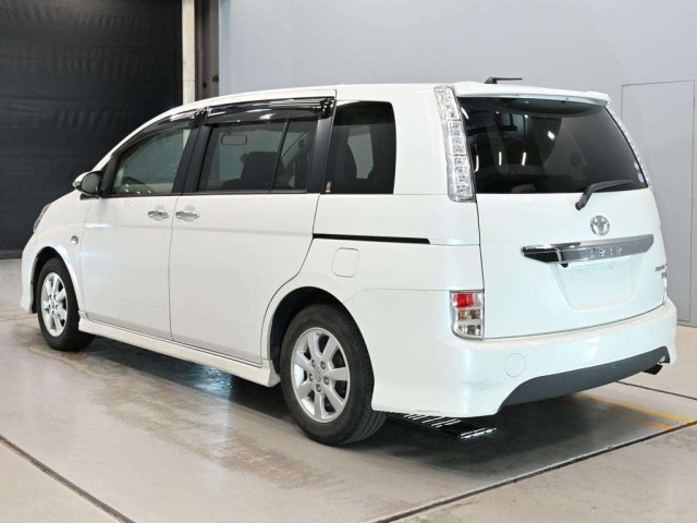 TOYOTA ISIS image 7