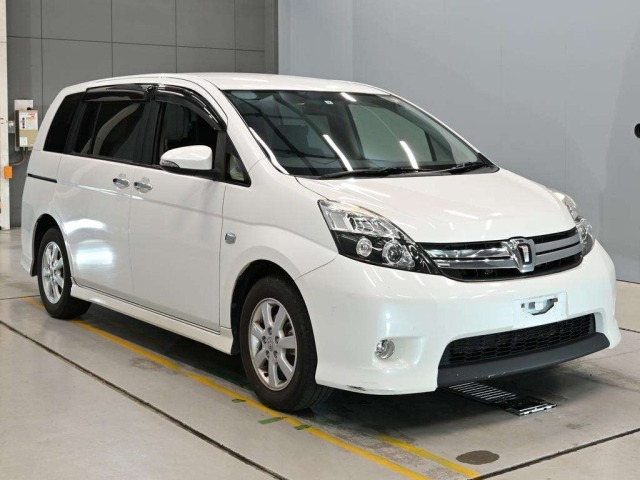 TOYOTA ISIS image 8