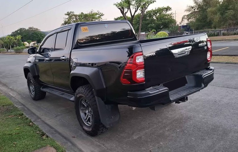 2018 TOYOTA HILUX DOUBLE CAB G 2.8 4WD AT Black image 5
