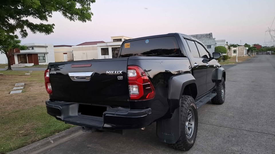 2018 TOYOTA HILUX DOUBLE CAB G 2.8 4WD AT Black image 7