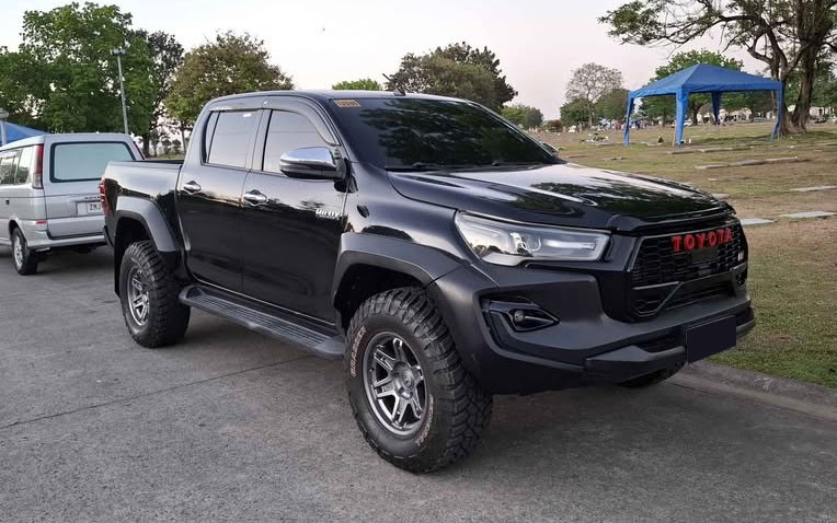 2018 TOYOTA HILUX DOUBLE CAB G 2.8 4WD AT Black image 9