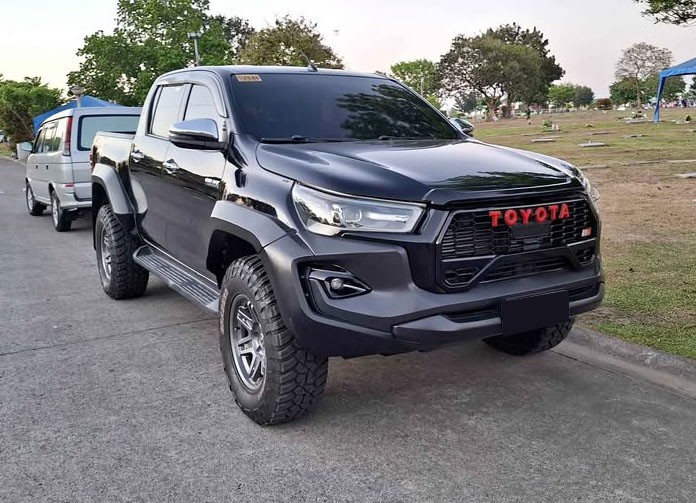 2018 TOYOTA HILUX DOUBLE CAB G 2.8 4WD AT Black image 10