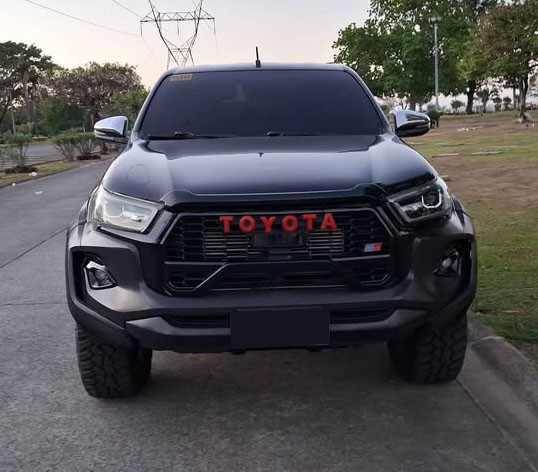 2018 TOYOTA HILUX DOUBLE CAB G 2.8 4WD AT Black image 11