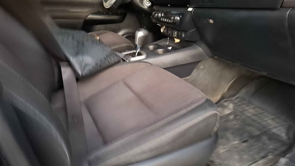 2018 TOYOTA HILUX DOUBLE CAB G 2.8 4WD AT Black image 13