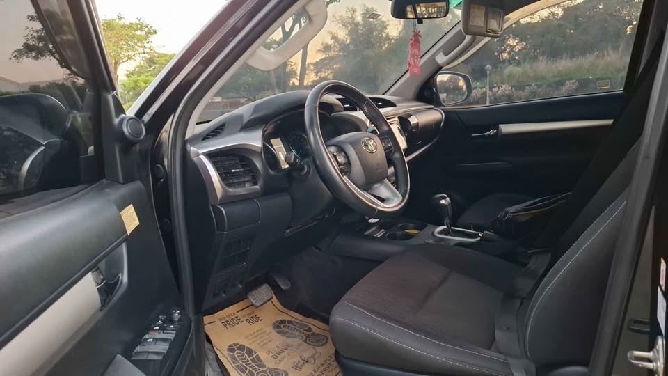 2018 TOYOTA HILUX DOUBLE CAB G 2.8 4WD AT Black image 15