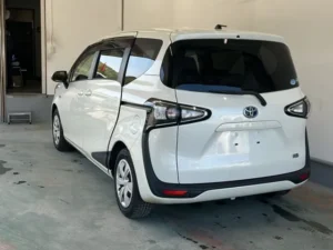 Toyota Sienta Hybrid Funbase X Pearl MPV from Japan