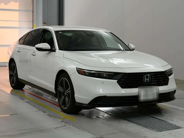 Honda Accord White Pearl – 2024