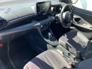 toyota-yarris-interior