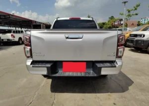 Import Isuzu D-Max 4WD pickup with SBK Global Auto Trading