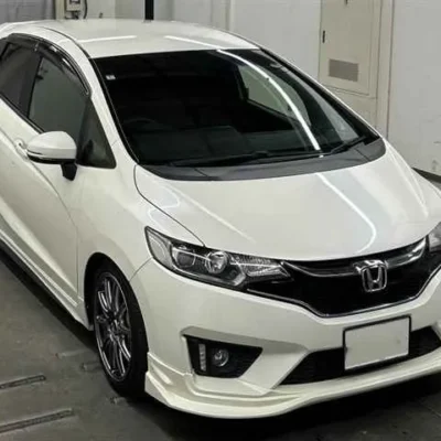 Honda Fit RS White 2014 sporty hatchback from Japan